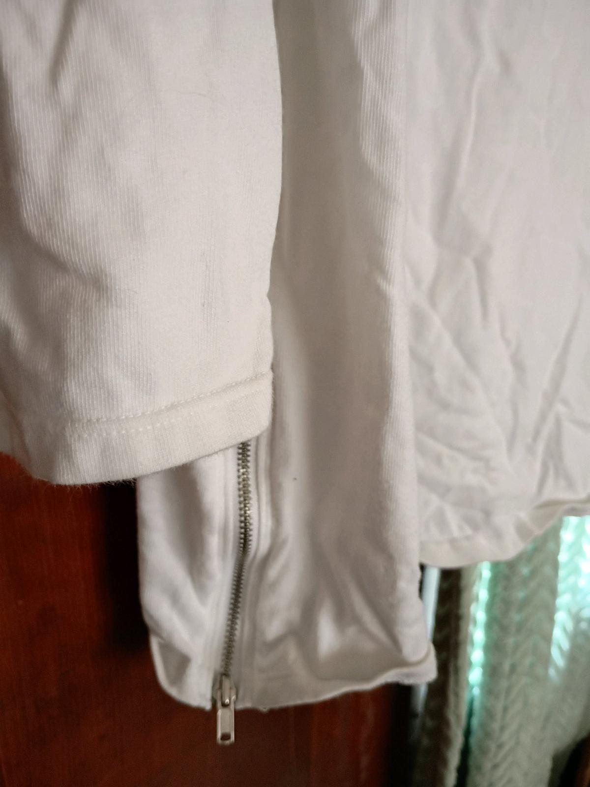 a white shirt never worn been in a drawer - Bluefield, West Virginia - FleaMarketBay