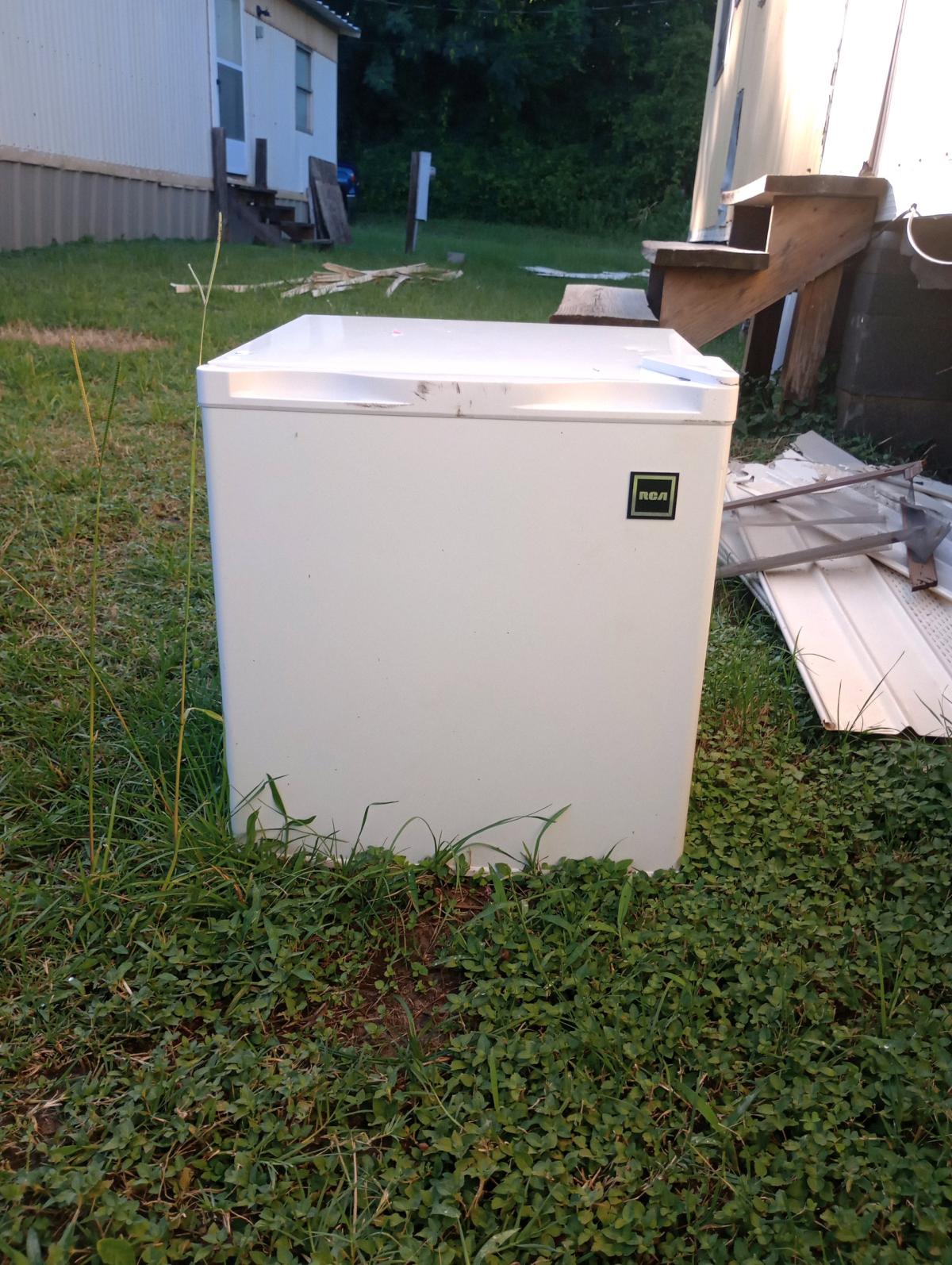 compact mini fridge - Crockett, Texas - FleaMarketBay
