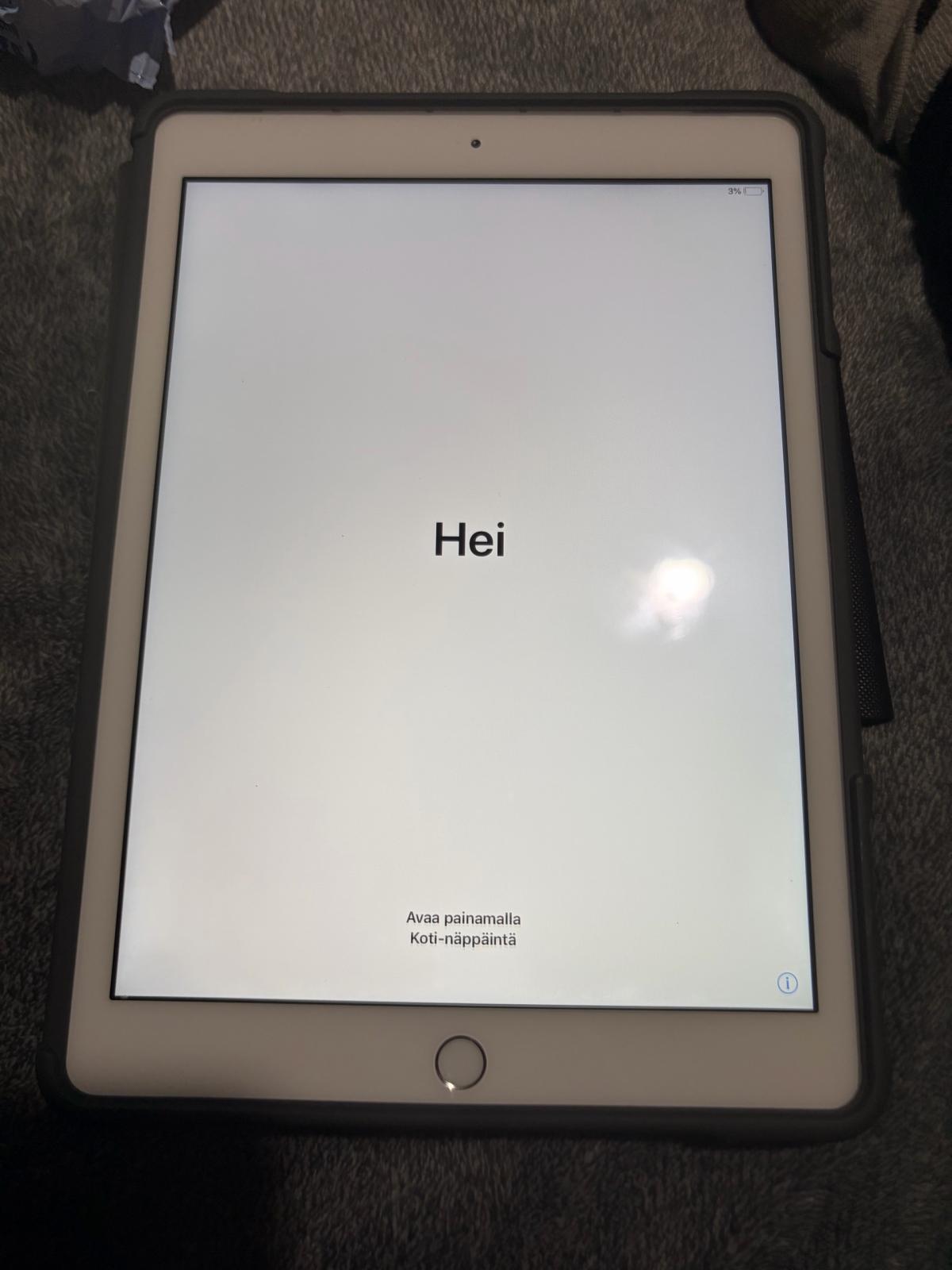 Apple 5th generation iPad - Saint Paul, Minnesota - FleaMarketBay