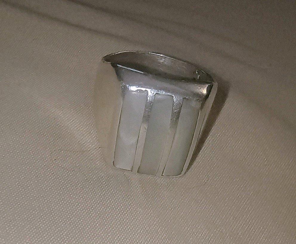 silver ring - Las Vegas, Nevada - FleaMarketBay