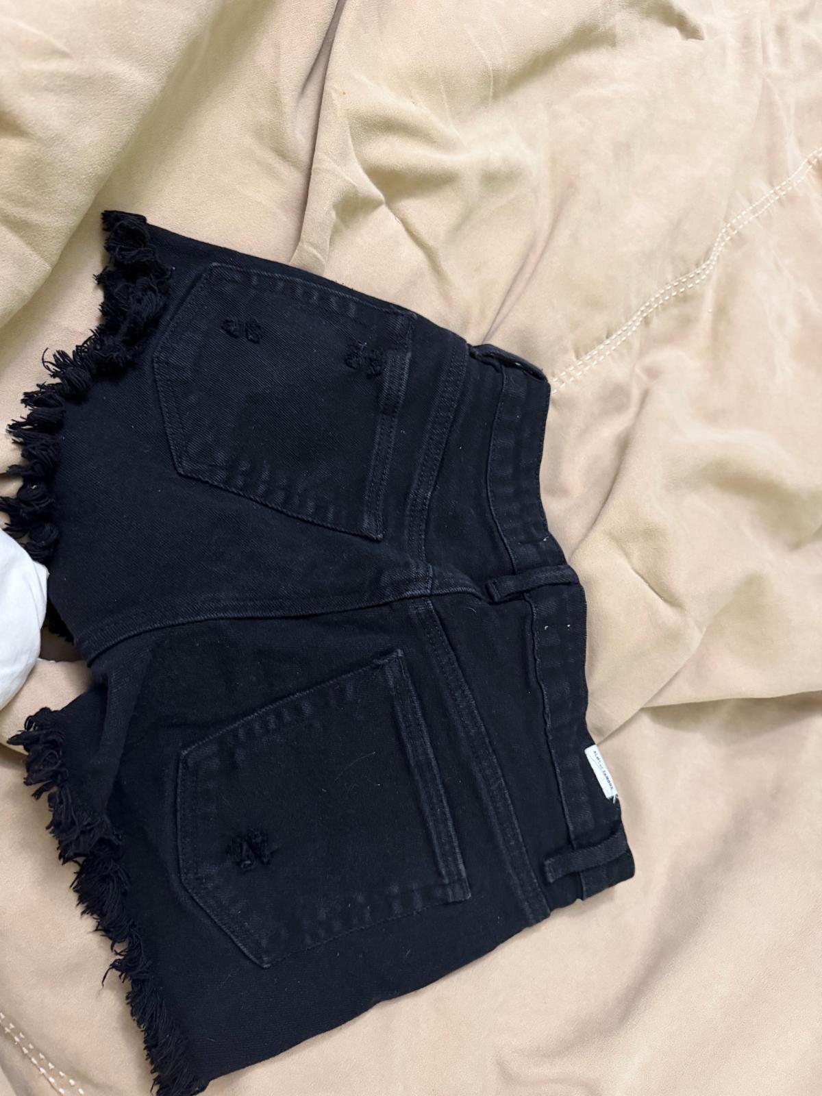 almost famous shorts size 5 black holes in the shorts - Crockett, Texas - FleaMarketBay