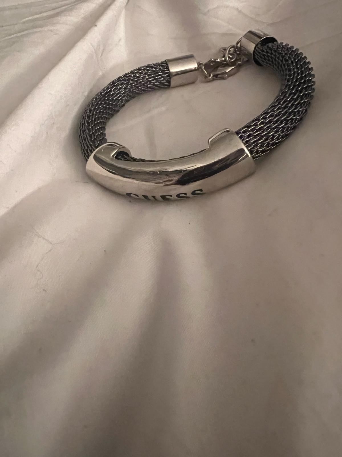 guess fashion bracelet like new - Lynn, Massachusetts - FleaMarketBay