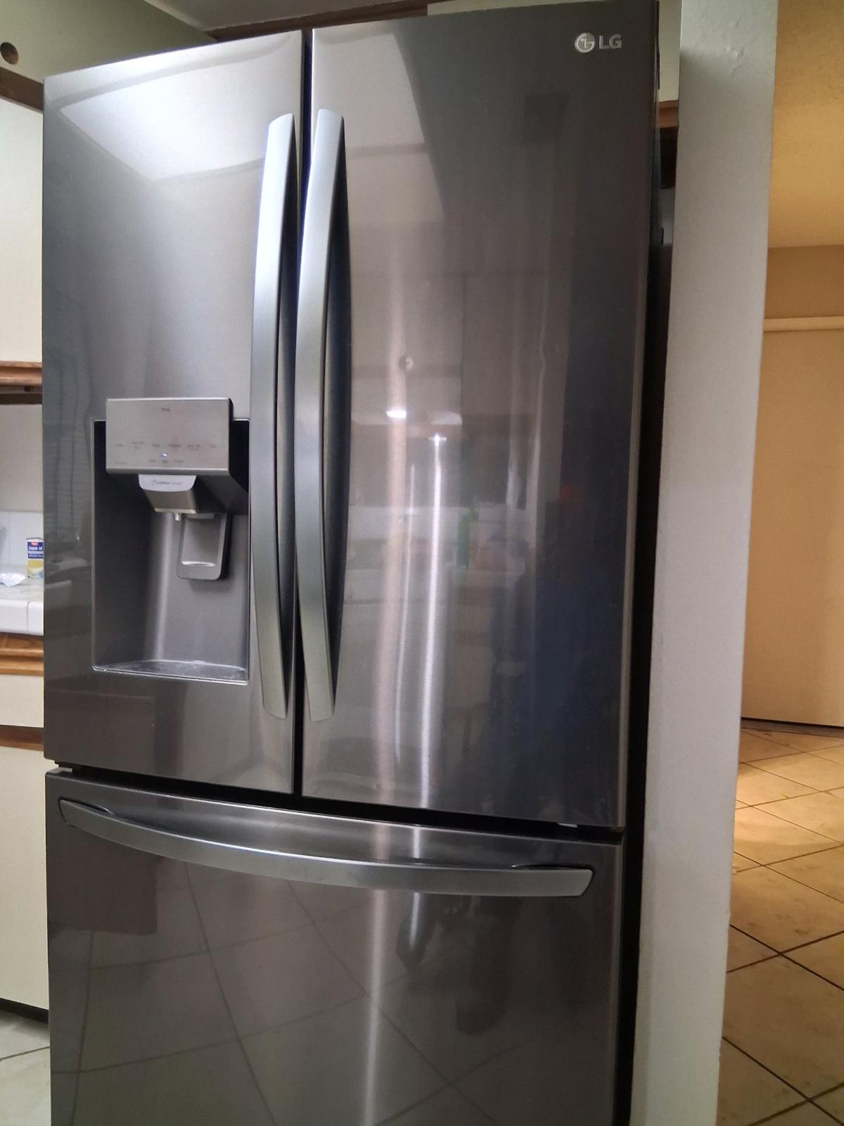 LG Refrigerator - Moreno Valley, California - FleaMarketBay
