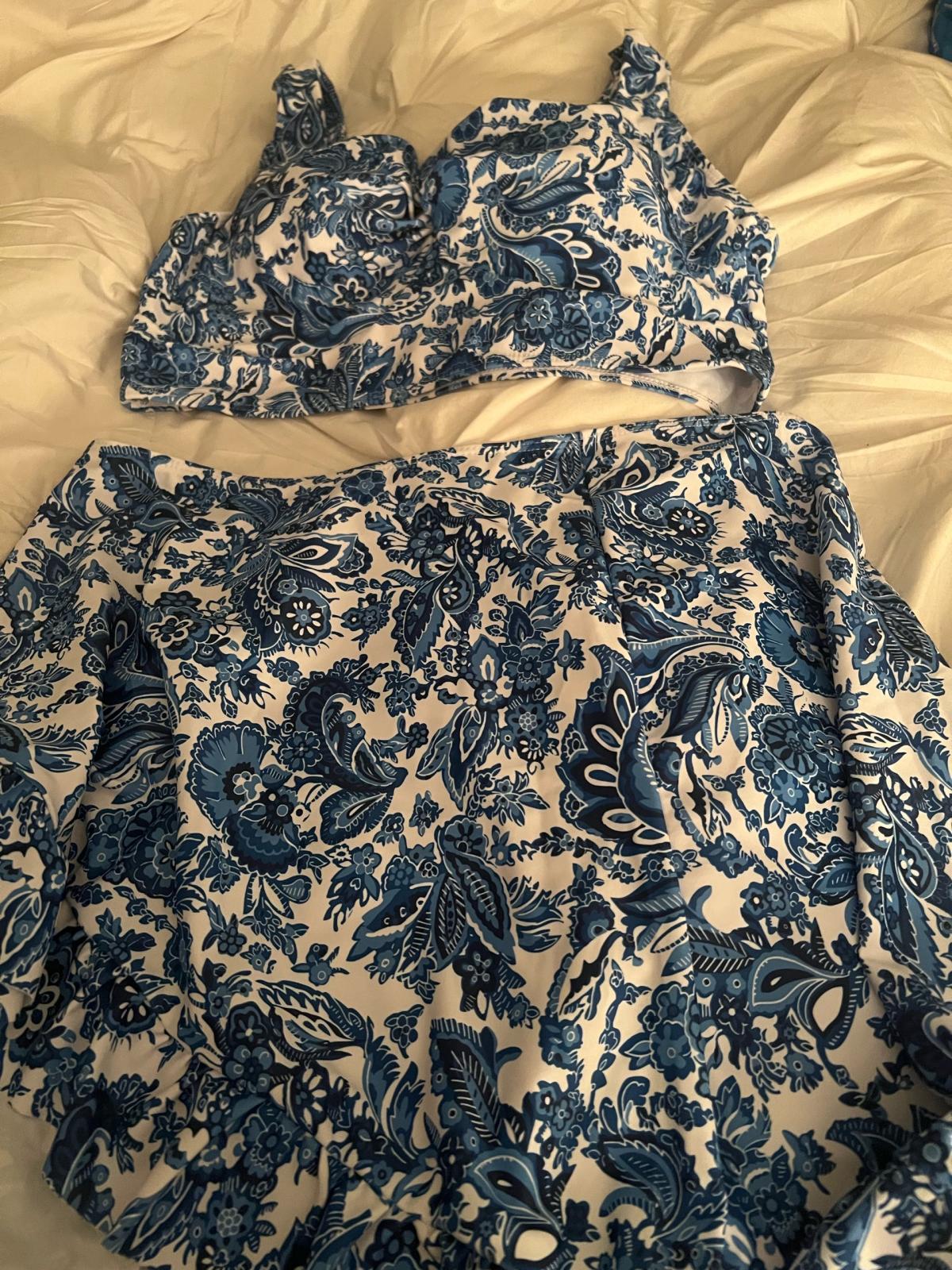 4piece swimsuit set new condition - Lynn, Massachusetts - FleaMarketBay