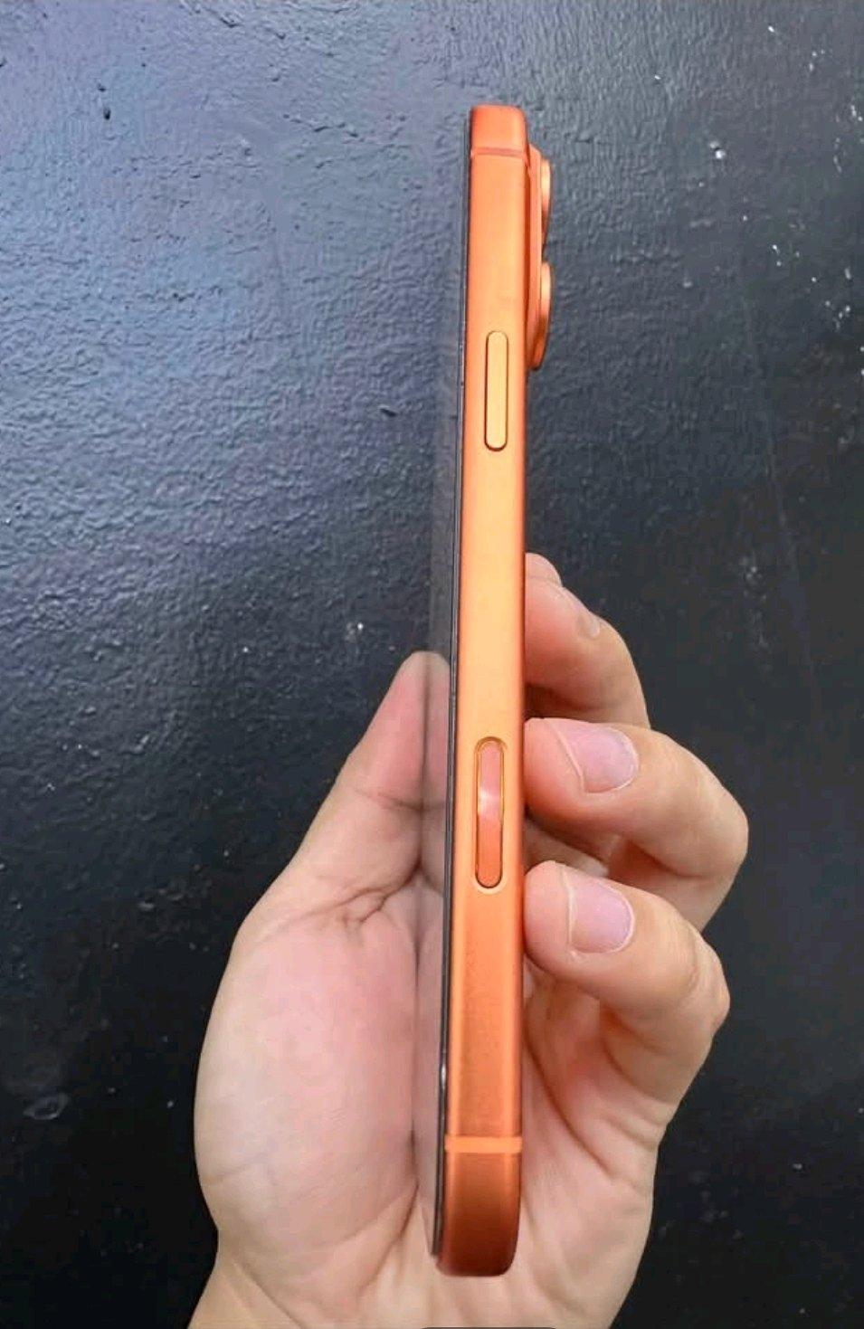 iphone 17 pro max for a distress sell - Beverly Hills, California - FleaMarketBay