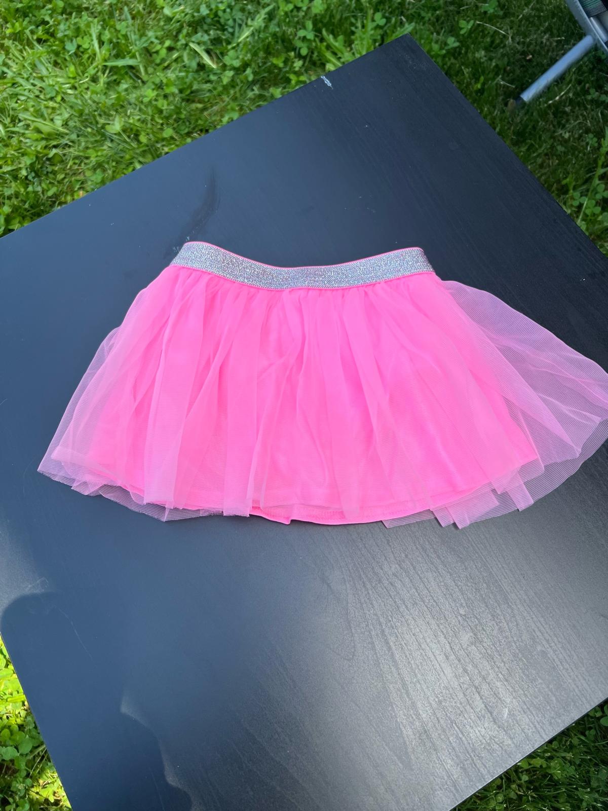 toddlers outfit size  2T great condition 5 set - Lynn, Massachusetts - FleaMarketBay