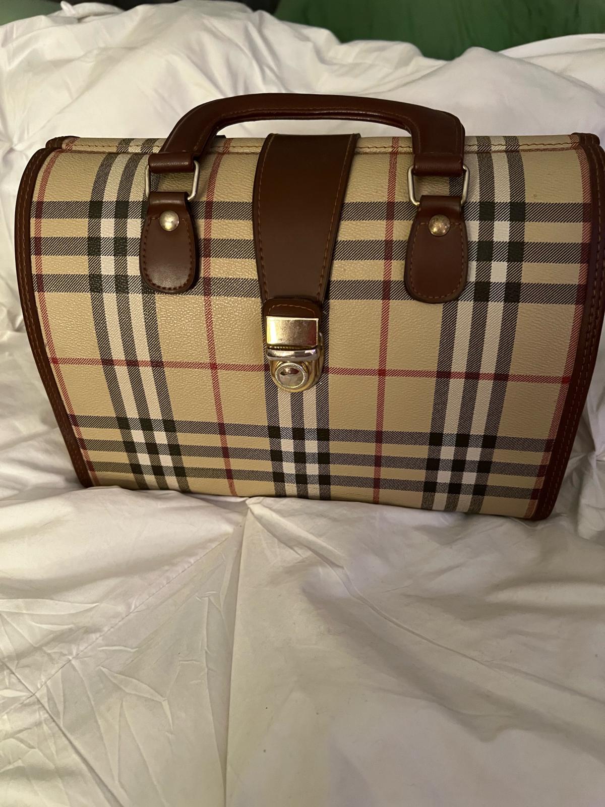 beautiful large handbag used good condition - Lynn, Massachusetts - FleaMarketBay