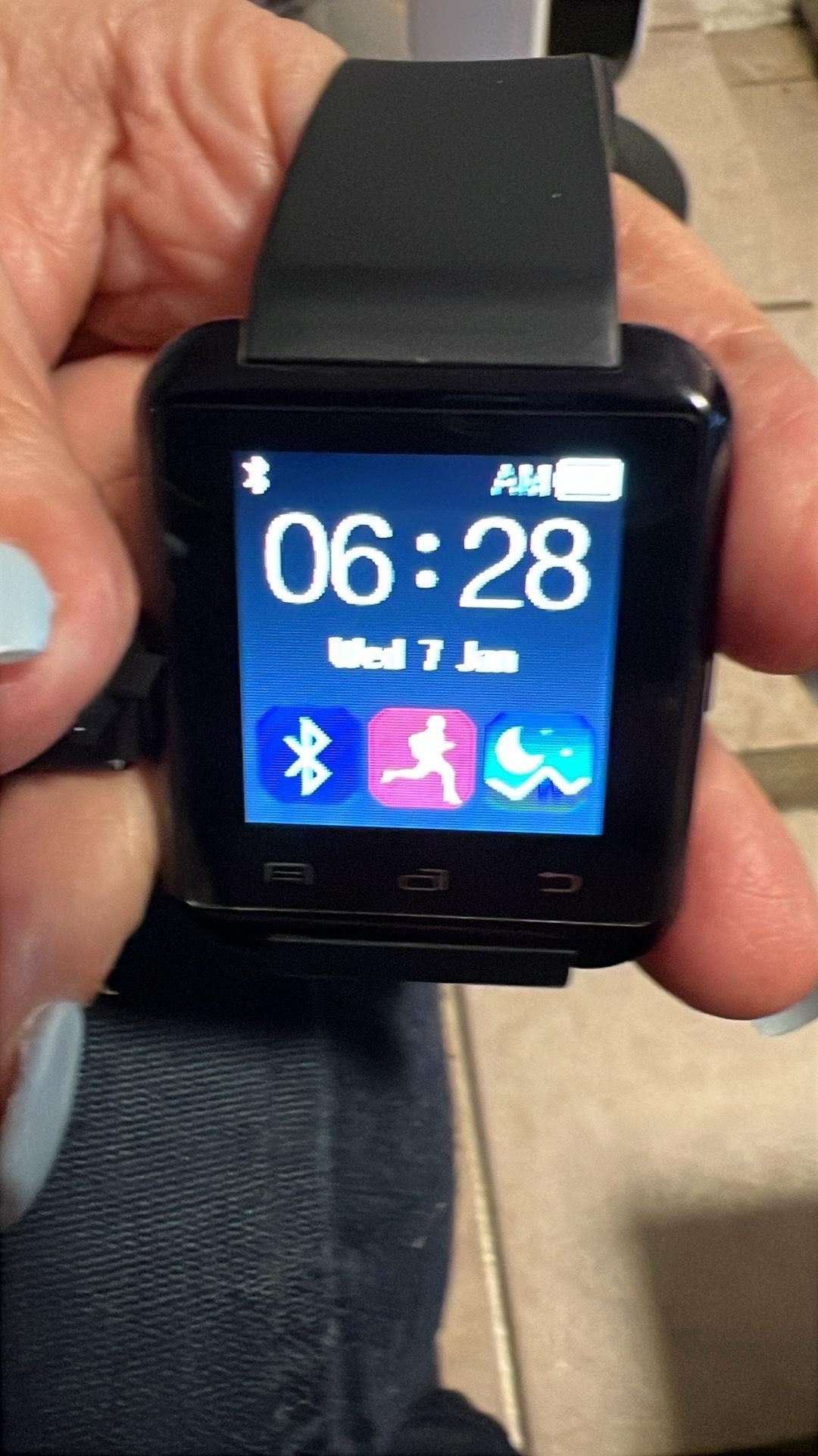 older style I watch great condition comes with charger - Lynn, Massachusetts - FleaMarketBay