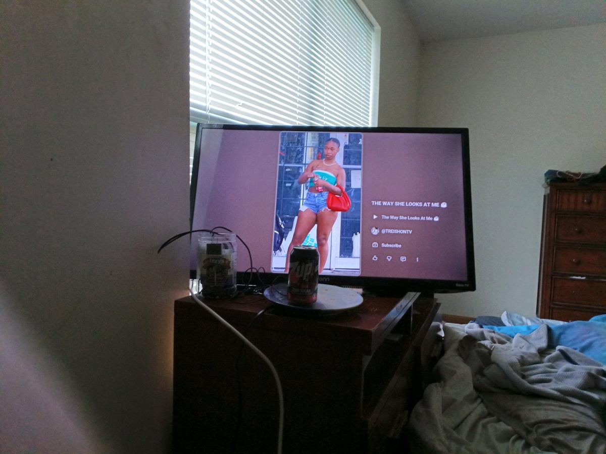 onn Roku flat screen TV - Trenton, Ohio - FleaMarketBay