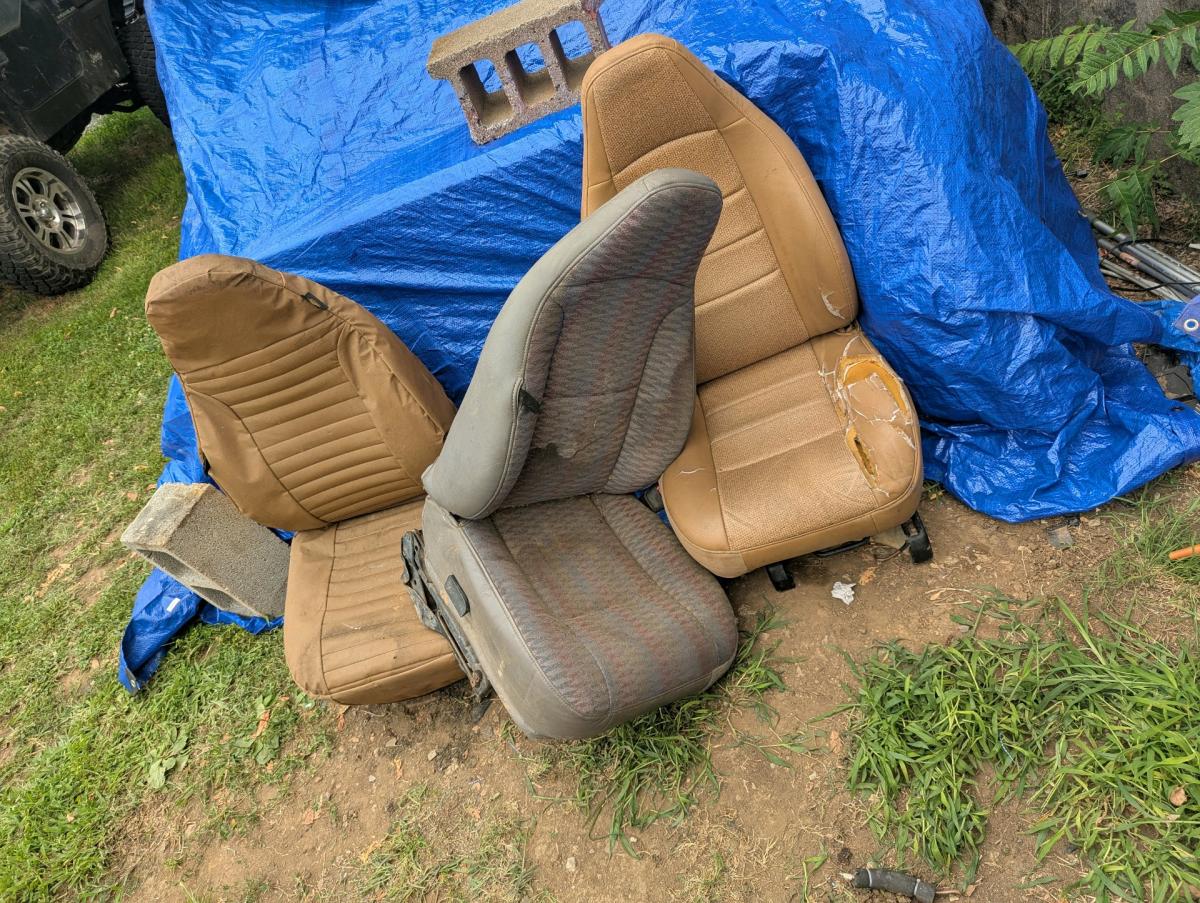 1990 general motors bucket seats - Hagerstown, Maryland - FleaMarketBay