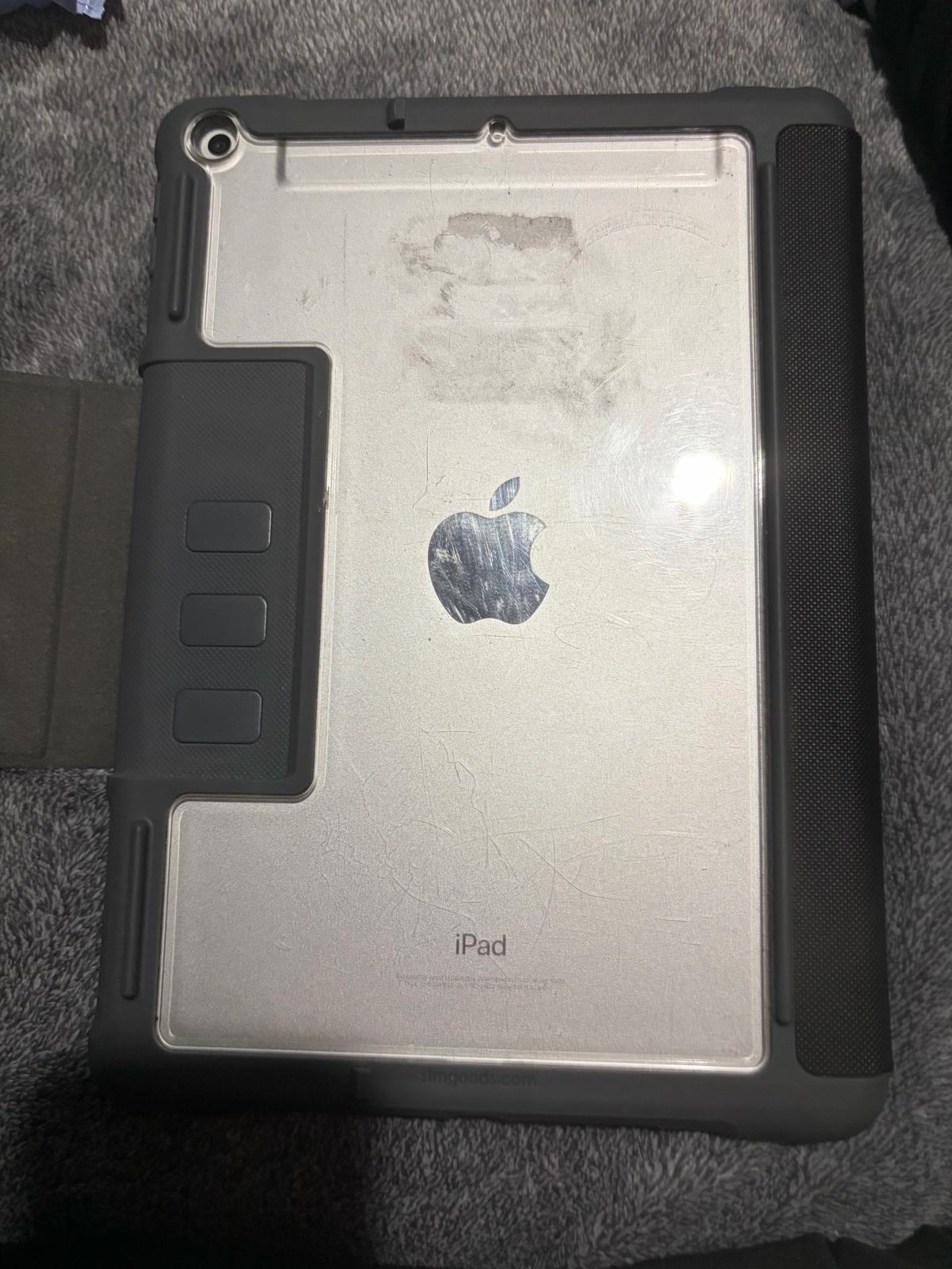 Apple 5th generation iPad - Saint Paul, Minnesota - FleaMarketBay
