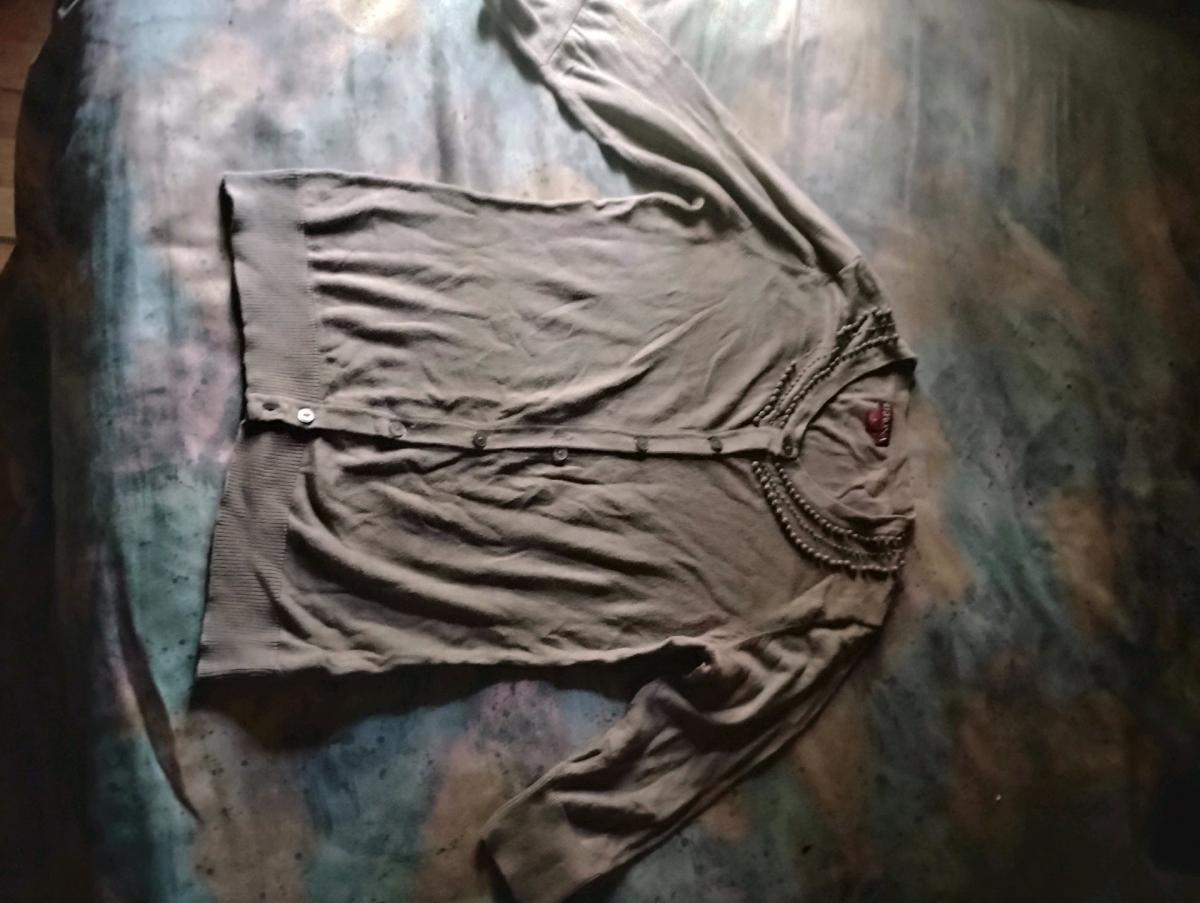 A Nice Grey Quarter Length Sleeve Womens Top - Swansea, South Carolina - FleaMarketBay