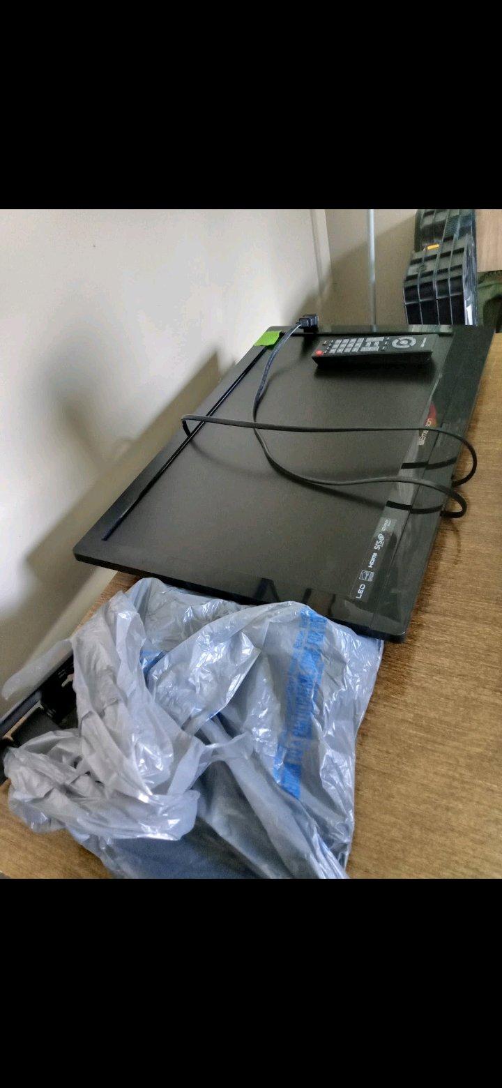 small TV with remote and Wall mount - Lakeview, Ohio - FleaMarketBay