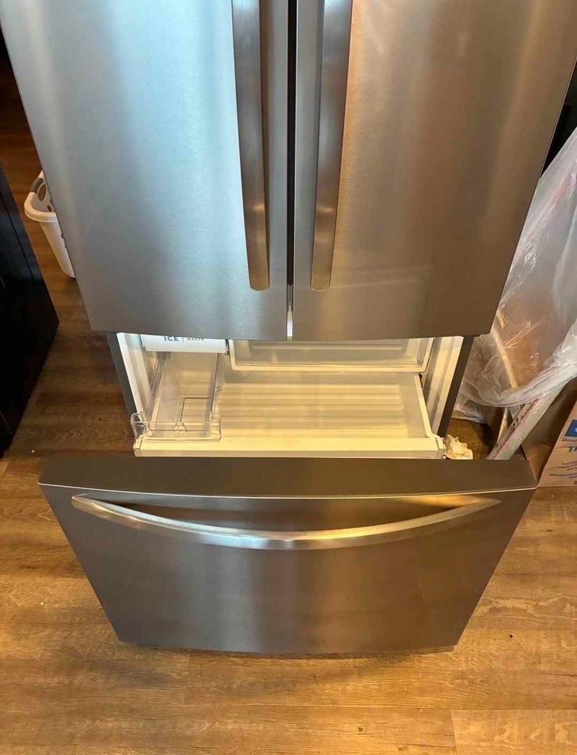 Frigidaire Refrigerator Neatly Used - Ashaway, Rhode Island - FleaMarketBay