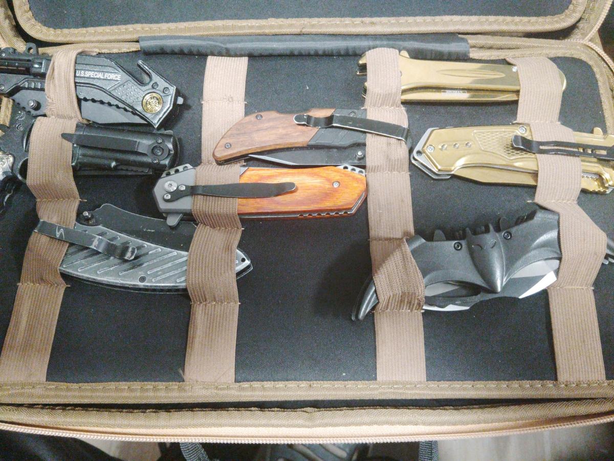 collection of folding novelty pocket knives - San Joaquin, California - FleaMarketBay