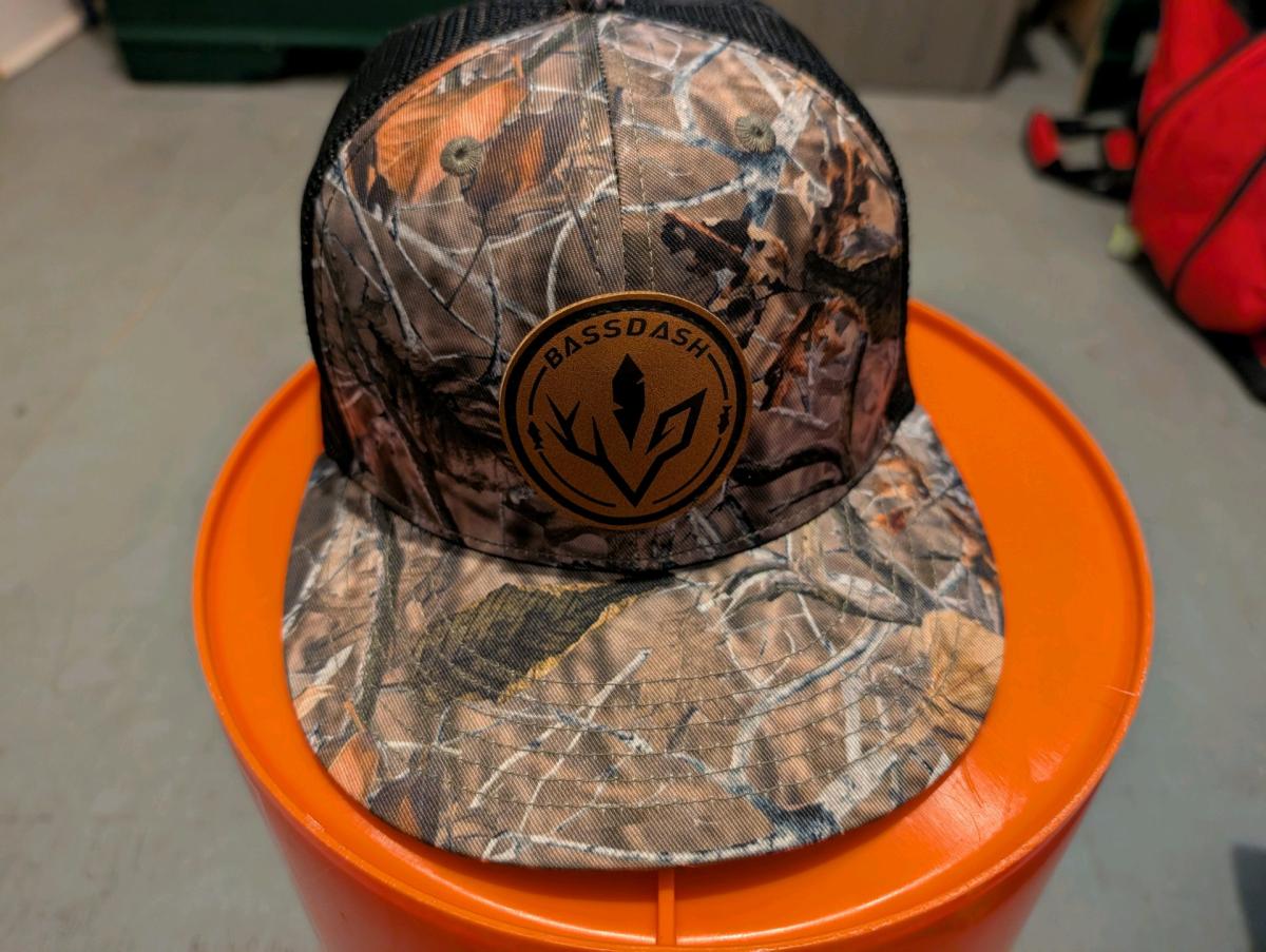 its a BASS DASH CAMO SNAPBACK MENS HAT its been worn ones - Ludowici, Georgia - FleaMarketBay