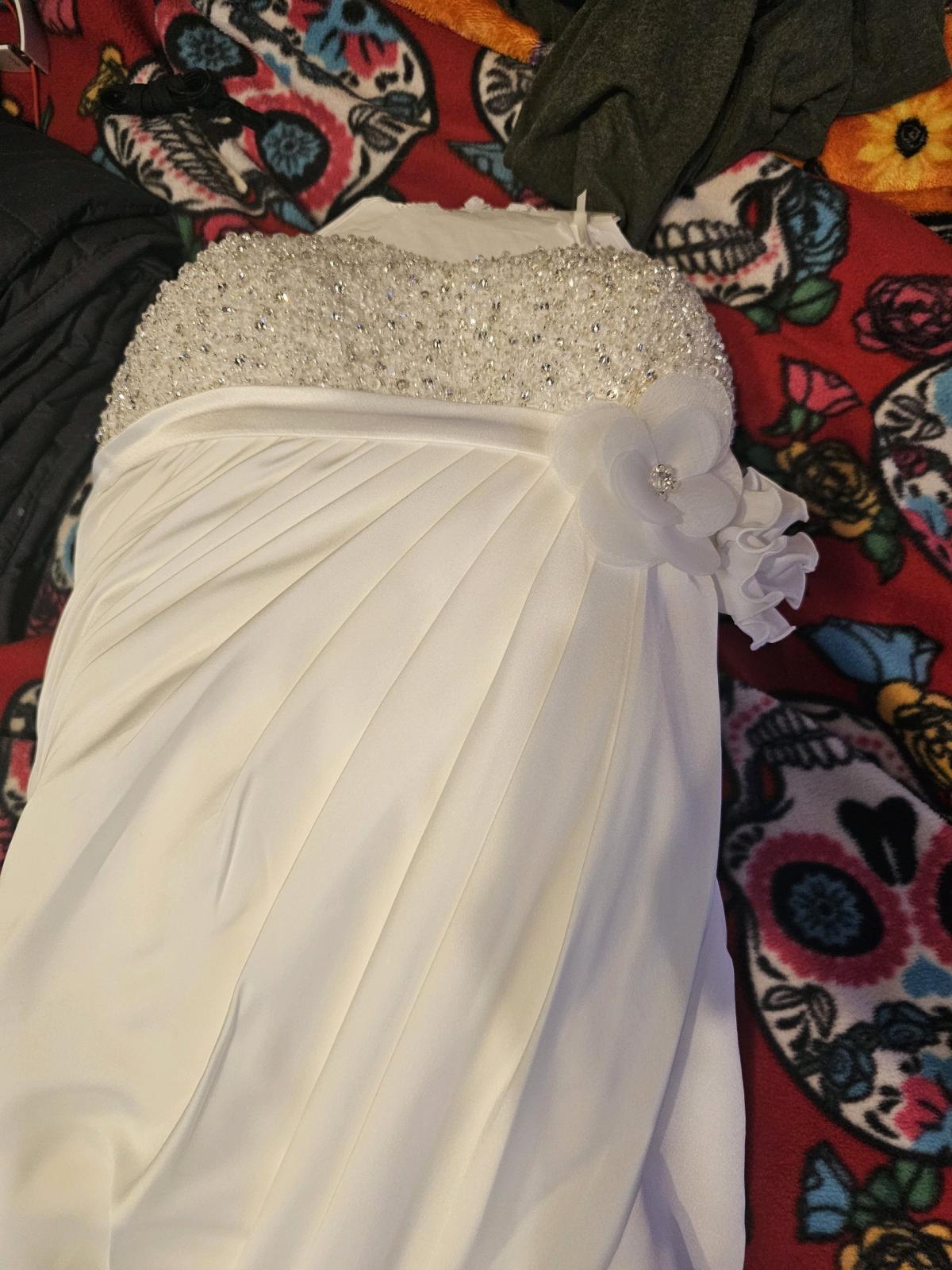 Essense of Australia Wedding Dress - Monroe, North Carolina - FleaMarketBay