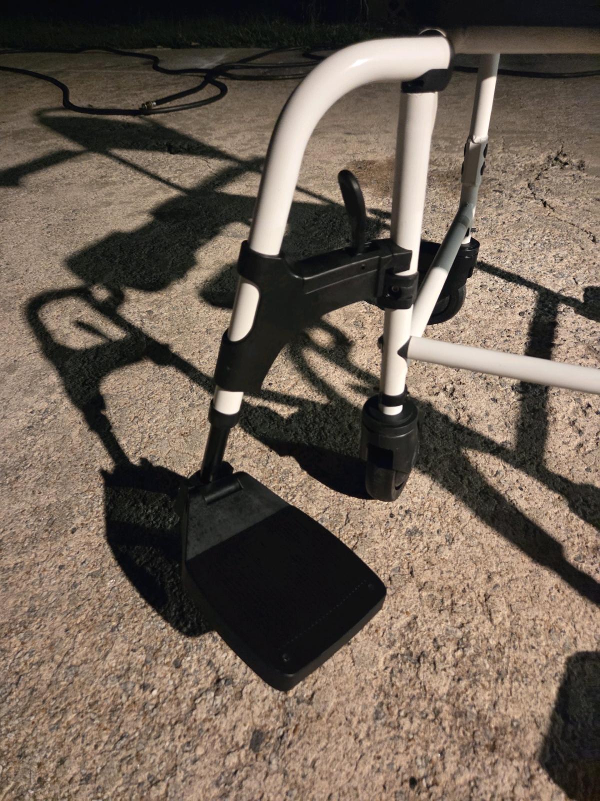 wheel chair very clean and operable - Alicia, Arkansas - FleaMarketBay