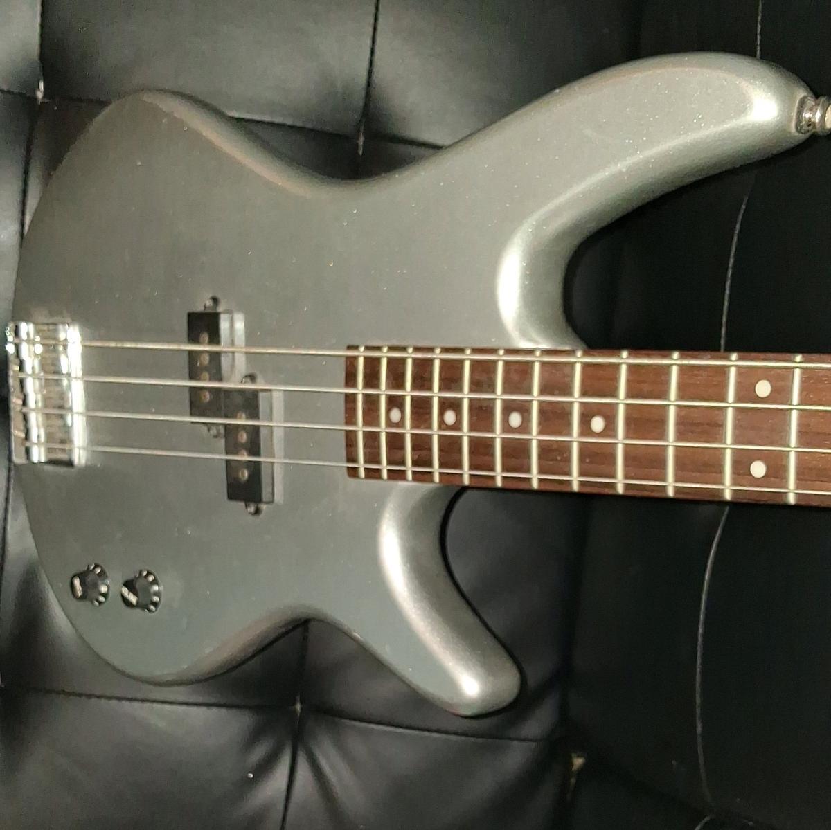 Ibanez GSR100 4String Bass Guitar  White  Great Condition - Fort Worth, Texas - FleaMarketBay