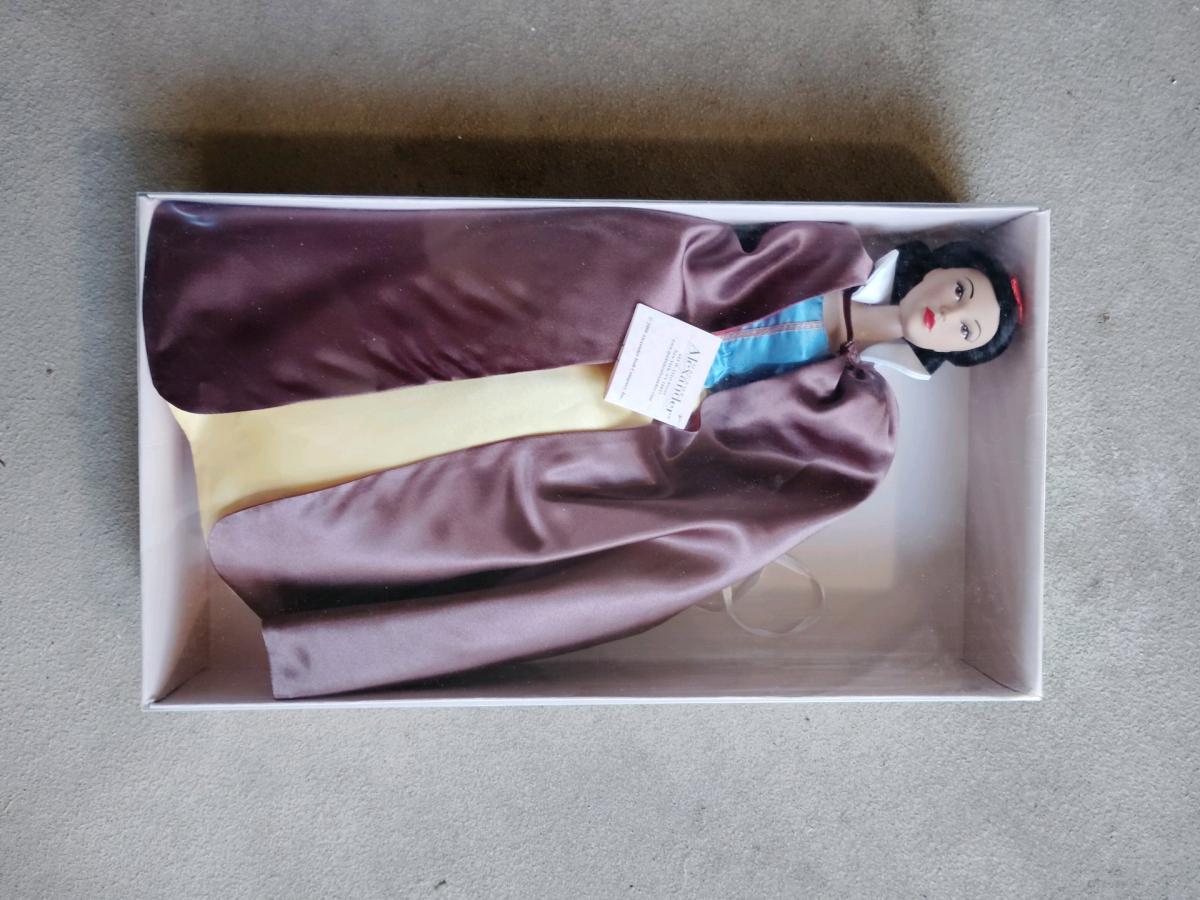 Collector Dolls - Everett, Washington - FleaMarketBay