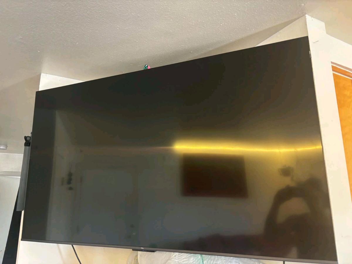 65inch TCL Smart TV - Jefferson, Oregon - FleaMarketBay