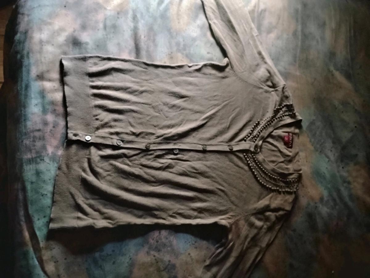 A Nice Grey Quarter Length Sleeve Womens Top - Swansea, South Carolina - FleaMarketBay
