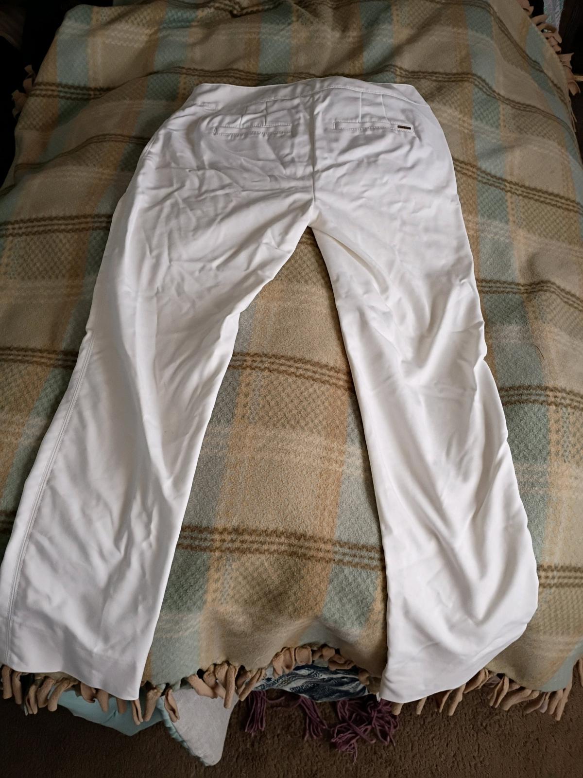 white pants size 4 R never worn - Bluefield, West Virginia - FleaMarketBay