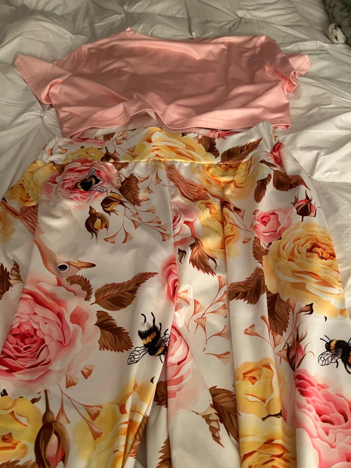 Two pieces pink floral light summer outfit size lg - Lynn, Massachusetts - FleaMarketBay