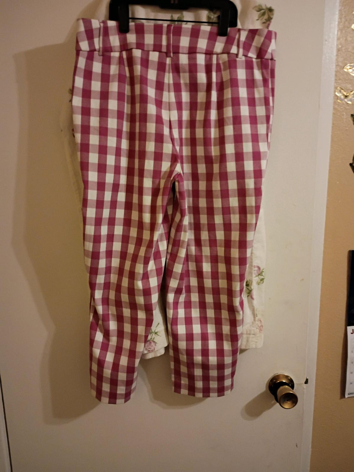 Womens Capri Pants - San Angelo, Texas - FleaMarketBay