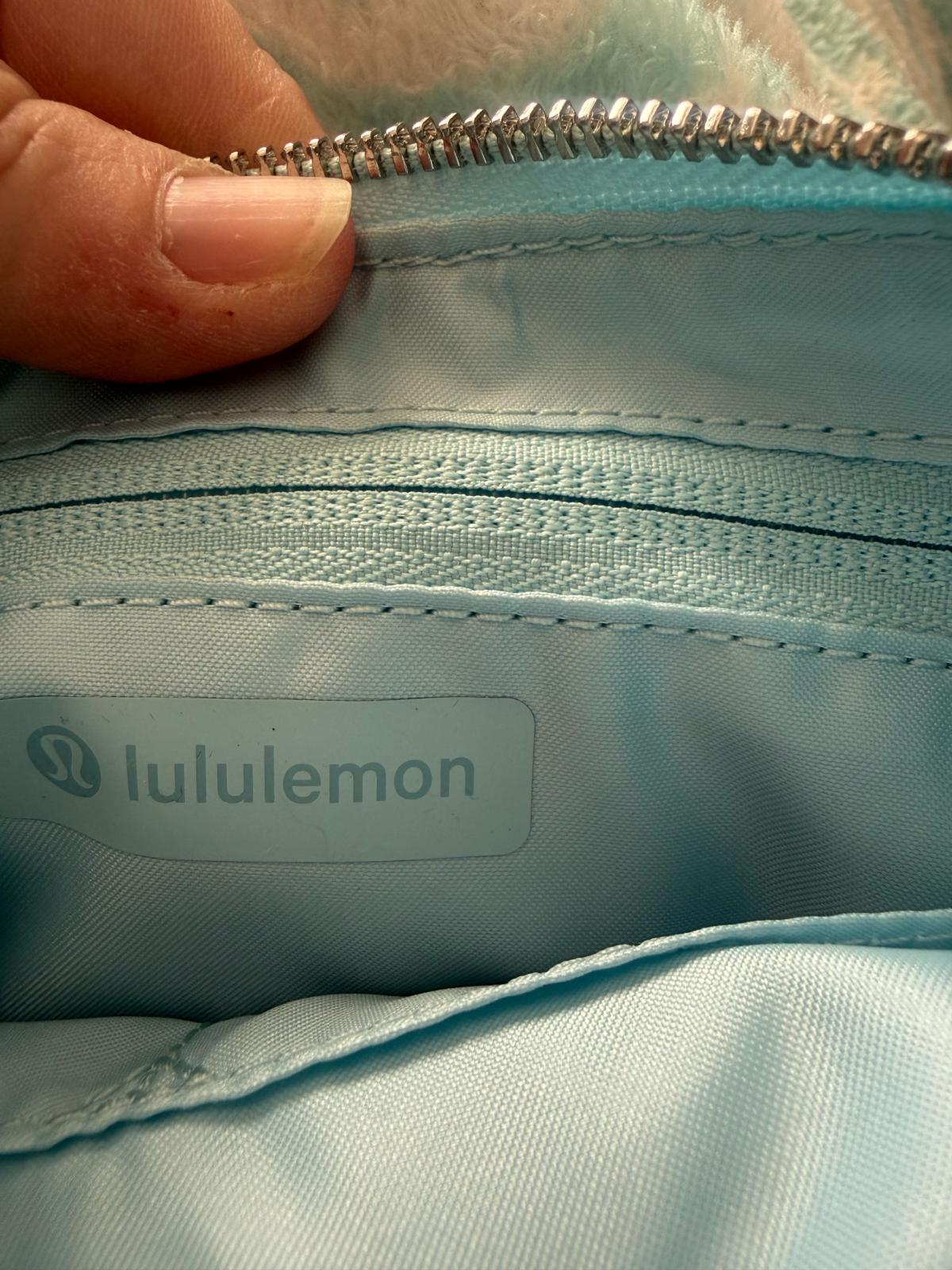 lululemon essential bag - Roxboro, North Carolina - FleaMarketBay