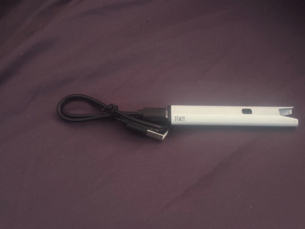 stiiizy white battery - Garden Grove, California - FleaMarketBay