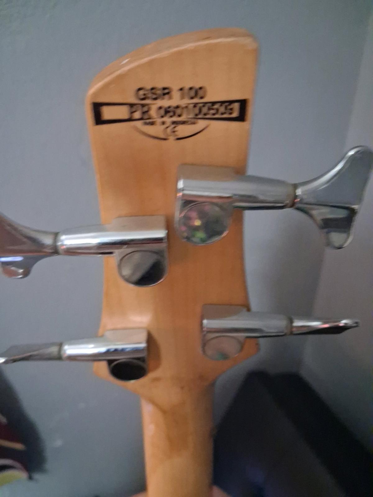 Ibanez GSR100 4String Bass Guitar  White  Great Condition - Fort Worth, Texas - FleaMarketBay