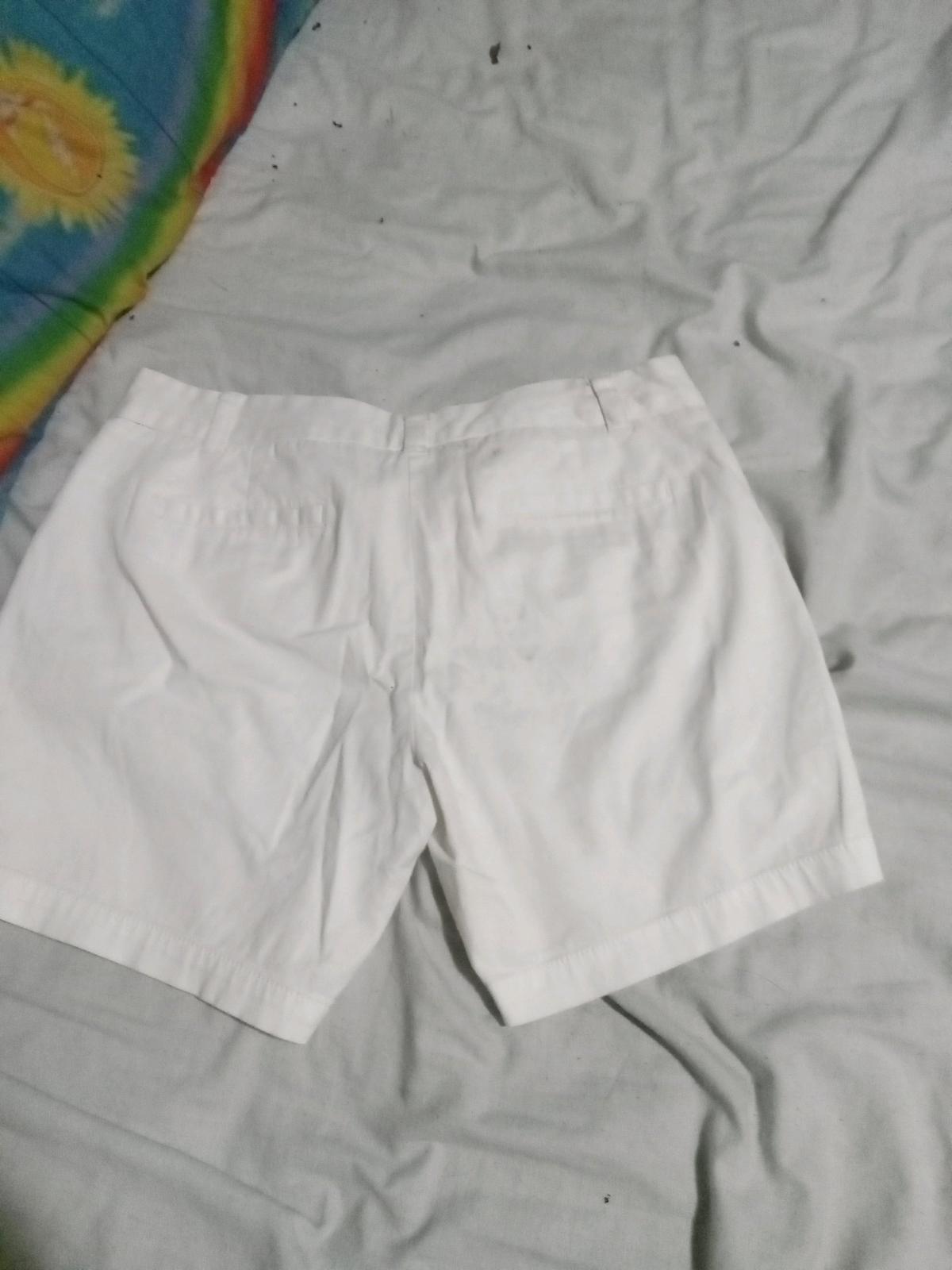 Womens white cargo shorts size 10 made by Counterparts - Luzerne, Pennsylvania - FleaMarketBay