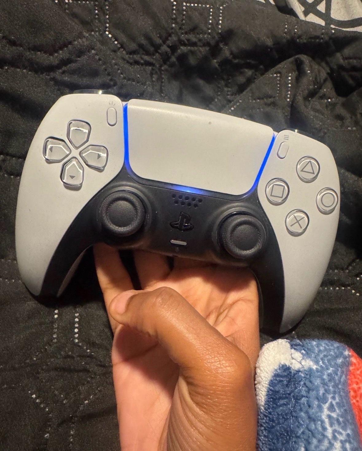 PS5 Controller white - Belleview, Florida - FleaMarketBay