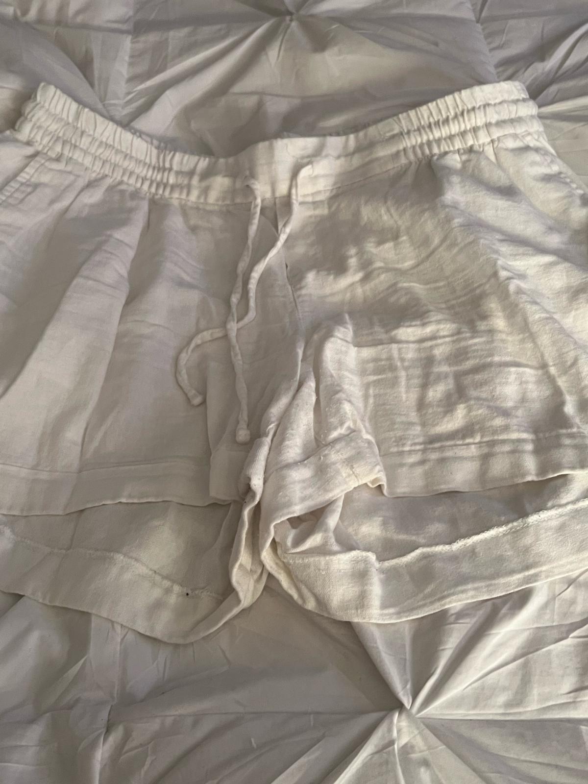 womens linen white drawstring shorts lg - Lynn, Massachusetts - FleaMarketBay