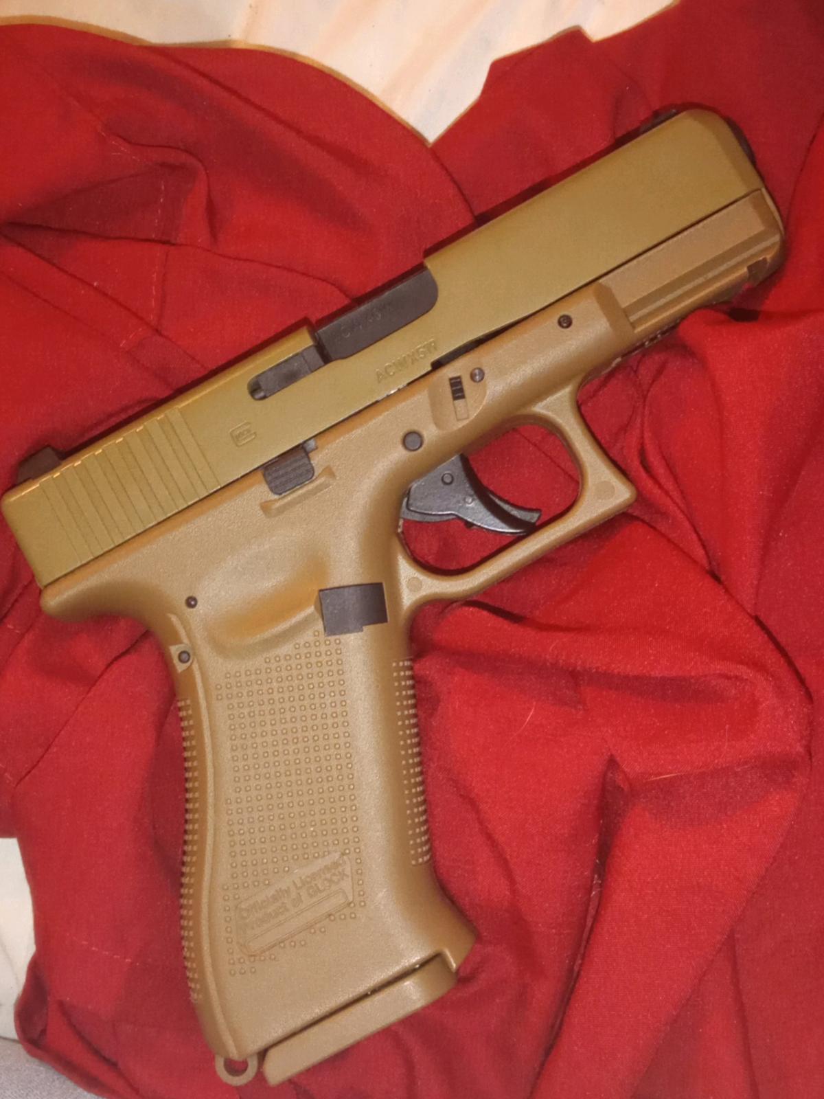 19xGlock automatic  bbgun - Alpine, Arizona - FleaMarketBay