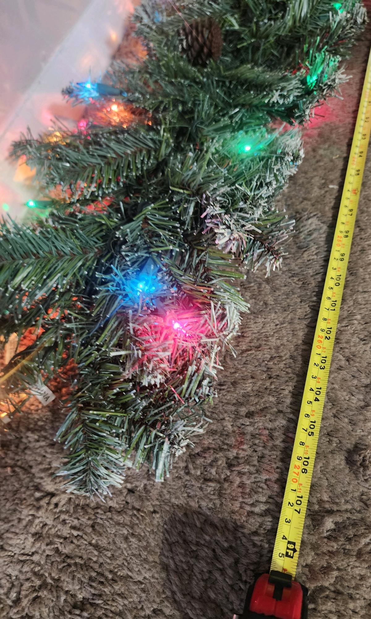 Realistic 9ft flocked garland w multi lights and pinecones - Knoxville, Tennessee - FleaMarketBay