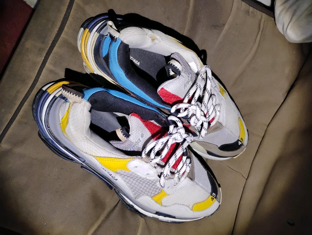 A Pair of BALENCIAGA Mens Sneakers - Swansea, South Carolina - FleaMarketBay