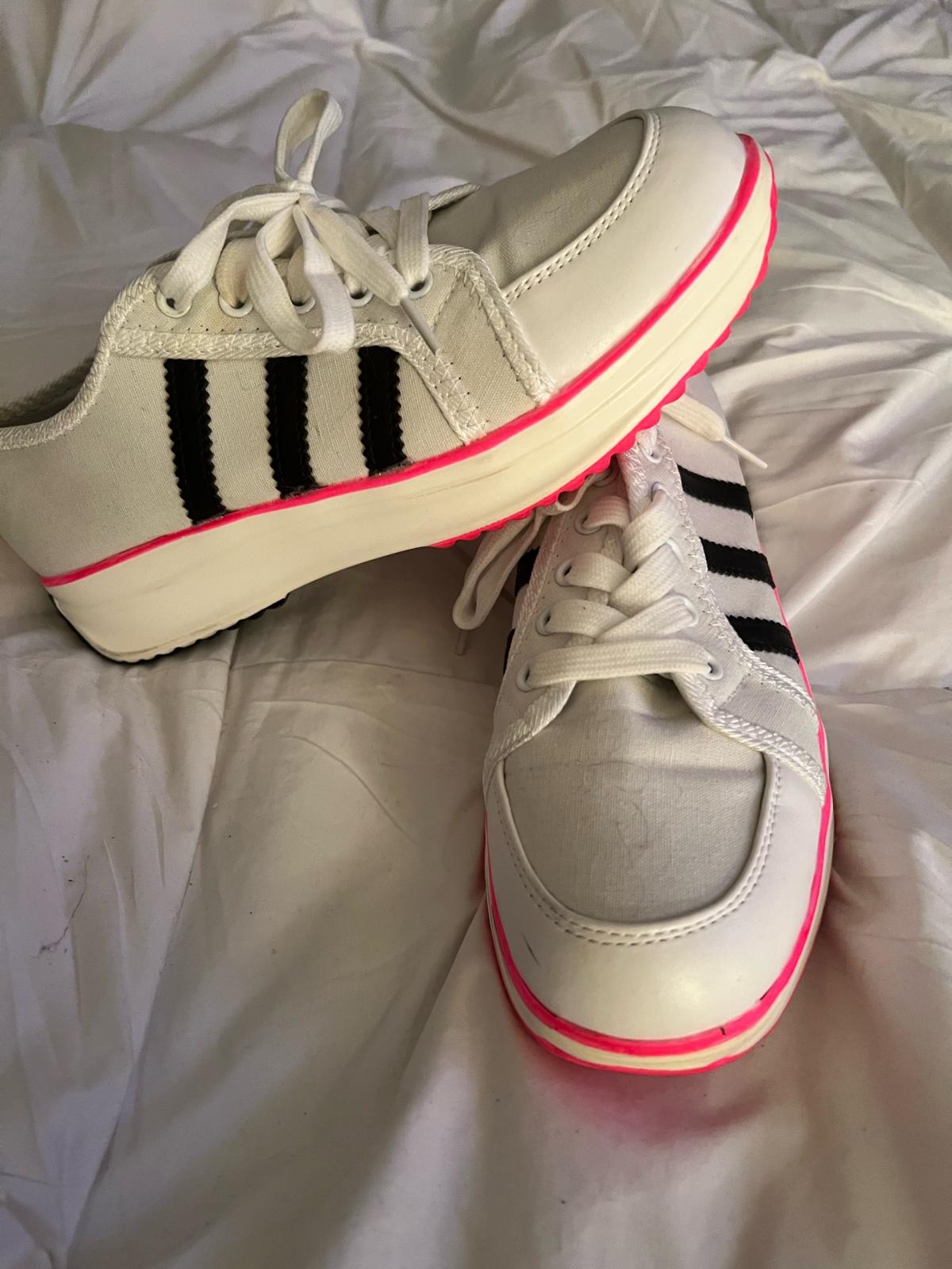 Womens sneakers in various colors size8 - Lynn, Massachusetts - FleaMarketBay