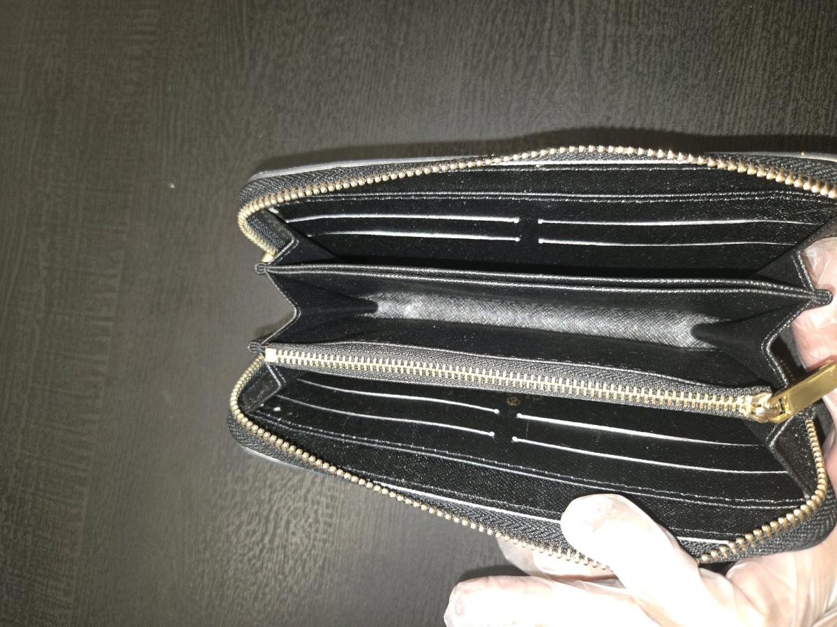 Gucci Snake GG Supreme Wallet - Arlington, Texas - FleaMarketBay