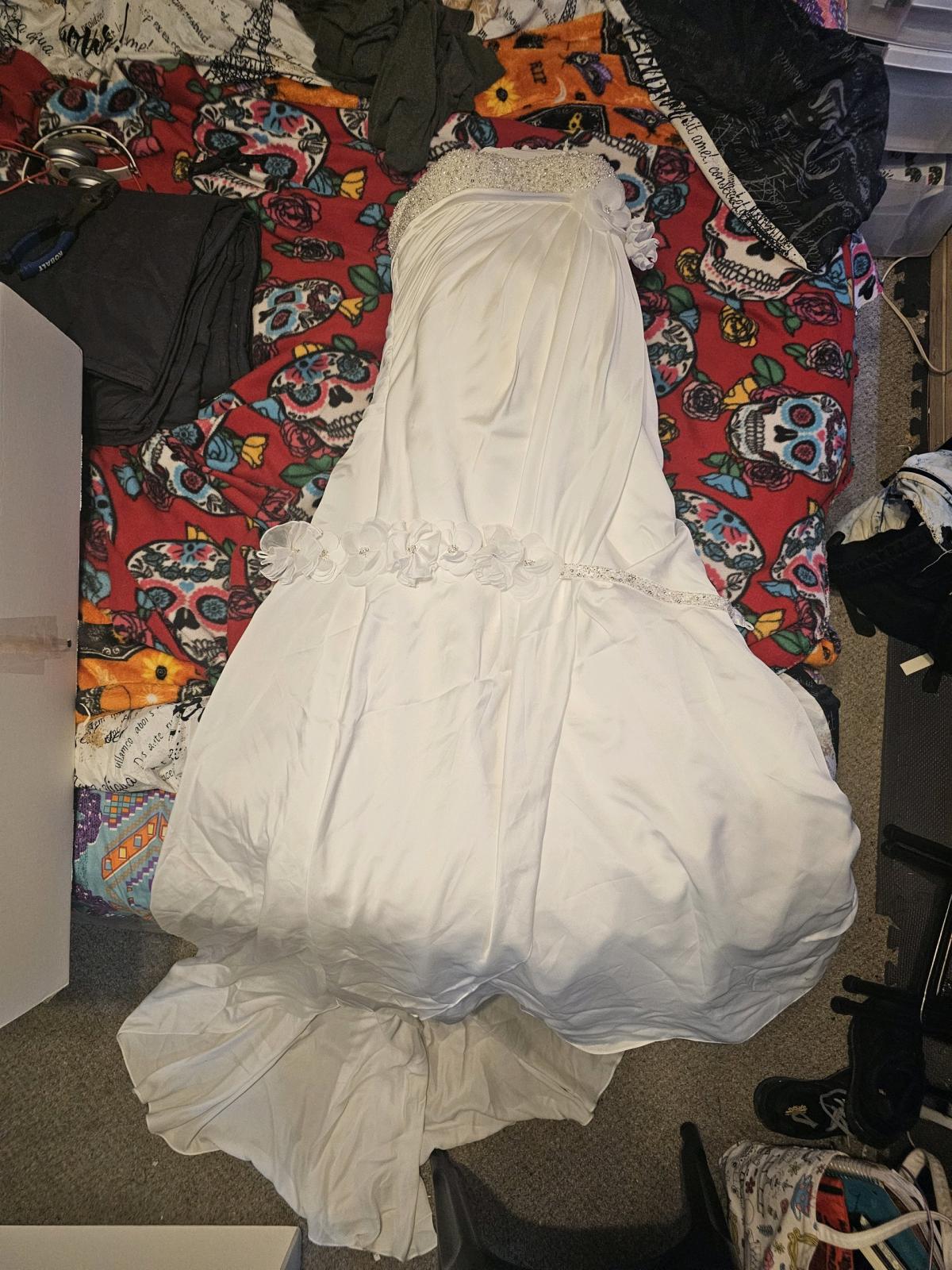 Essense of Australia Wedding Dress - Monroe, North Carolina - FleaMarketBay