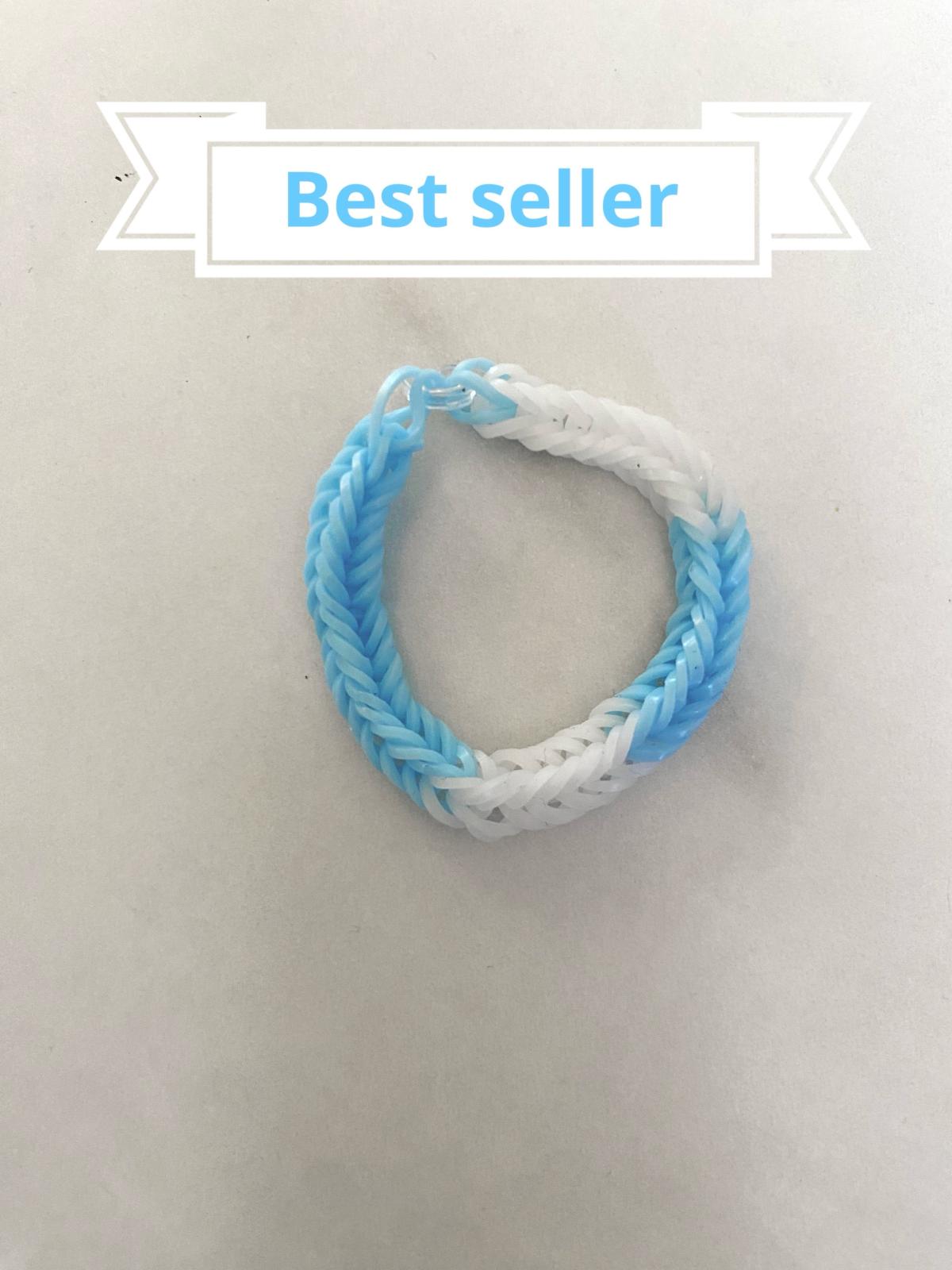 blue and white bracelet - Santaquin, Utah - FleaMarketBay