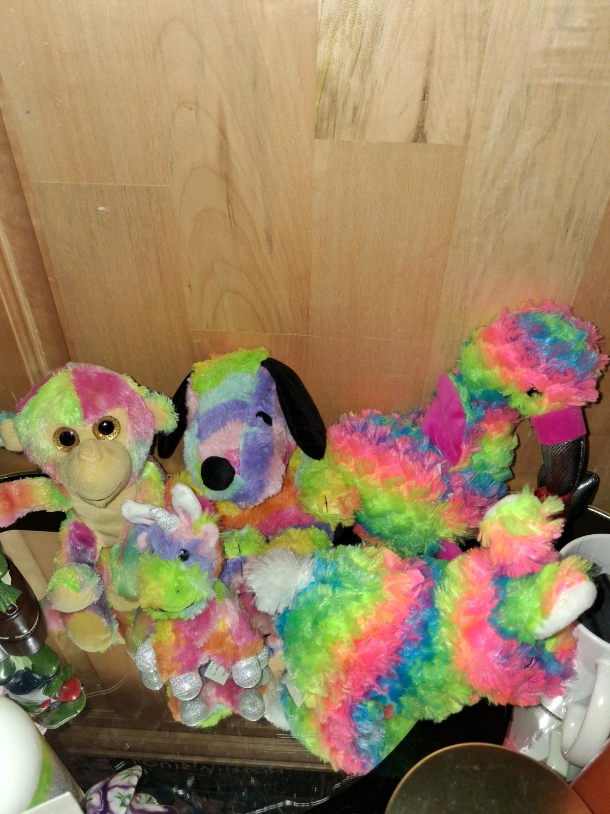 Hallmark tie die snoopy and other plush toys - Saint Marys City, Maryland - FleaMarketBay
