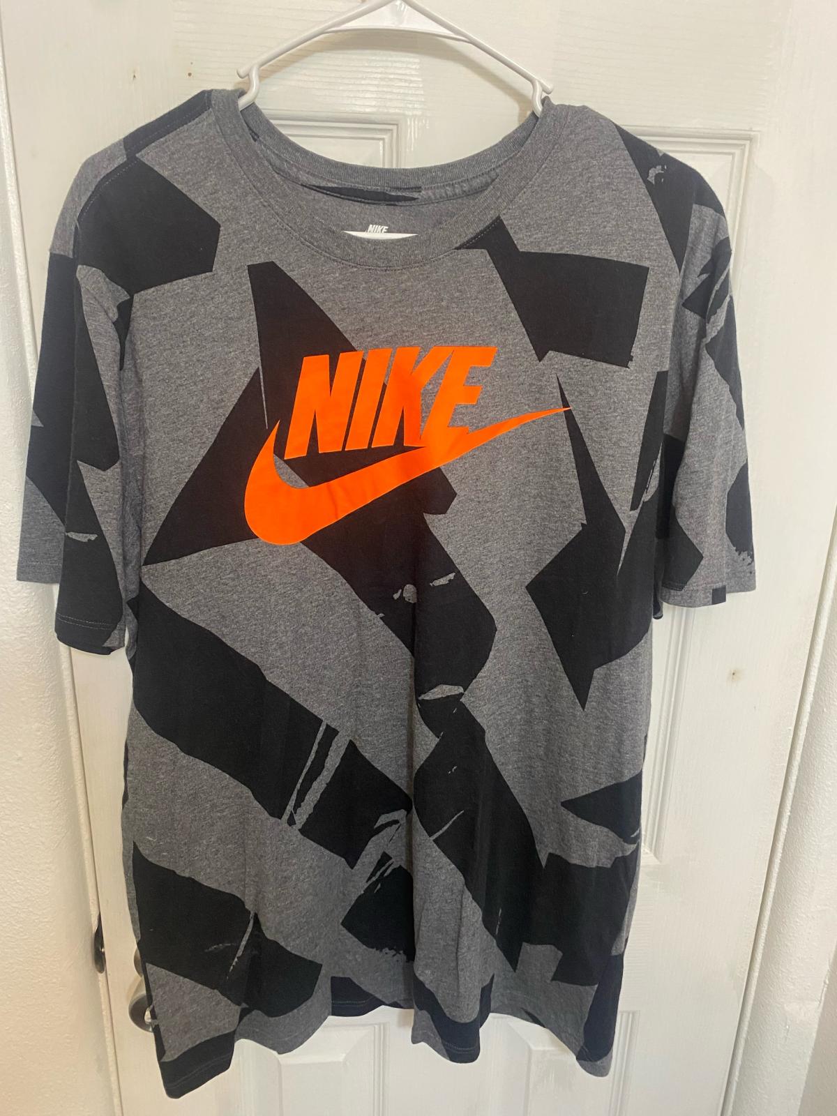 Large Grey and Black Nike TShirt - Bradenton, Florida - FleaMarketBay
