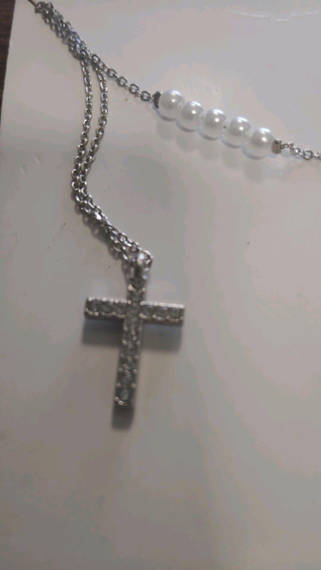 bracelets necklaces pins and more - Adelanto, California - FleaMarketBay