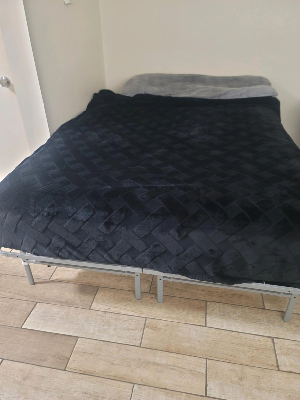 Queen size modern pillowtop mattress with lightweight frame - Concord, New Hampshire - FleaMarketBay