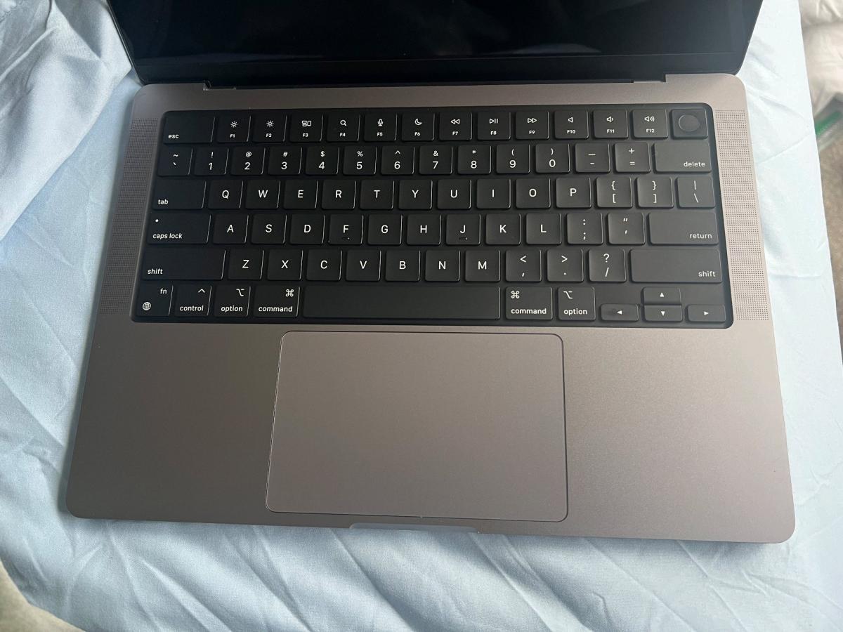 A2442 2021 MACBOOK PRO M1 PRO TOP CASE ONLY NOT COMPLETE - Dallas, Texas - FleaMarketBay