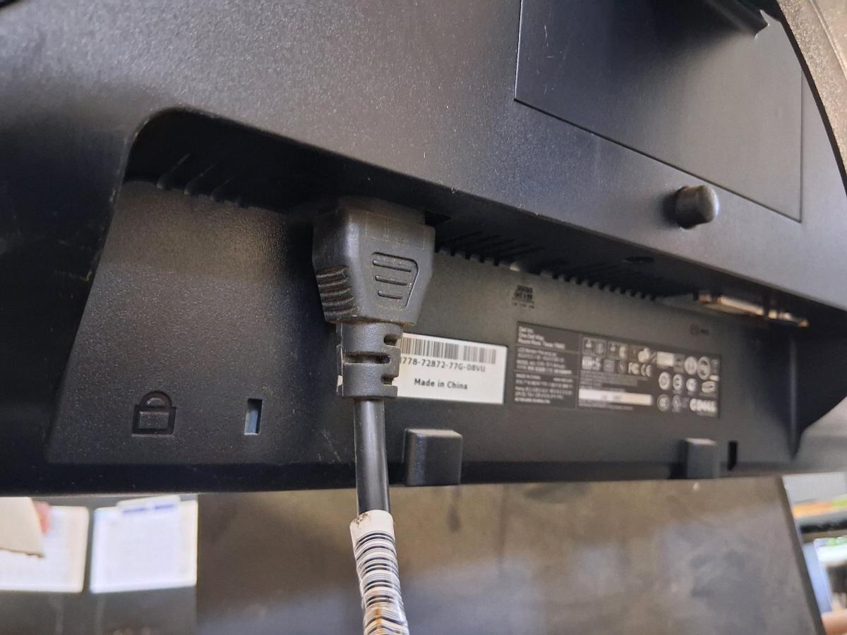 Dell Monitor With Wall Plug Cord - Ardmore, Oklahoma - FleaMarketBay