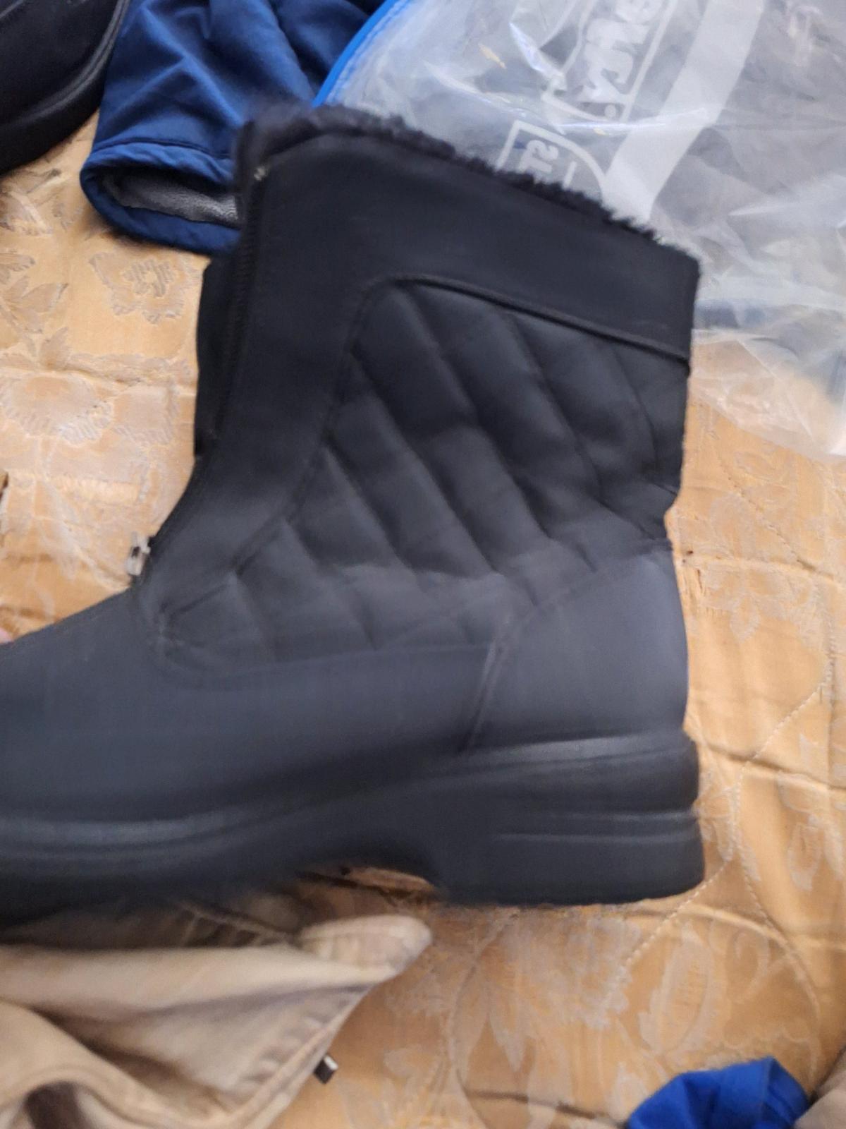 Boots water water boots if they are brand new  can be 200 - Storm Lake, Iowa - FleaMarketBay