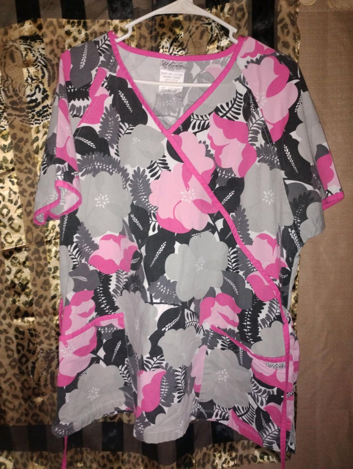 A Nice Womens Pink  Grey  Black and White Scrub Top - Swansea, South Carolina - FleaMarketBay